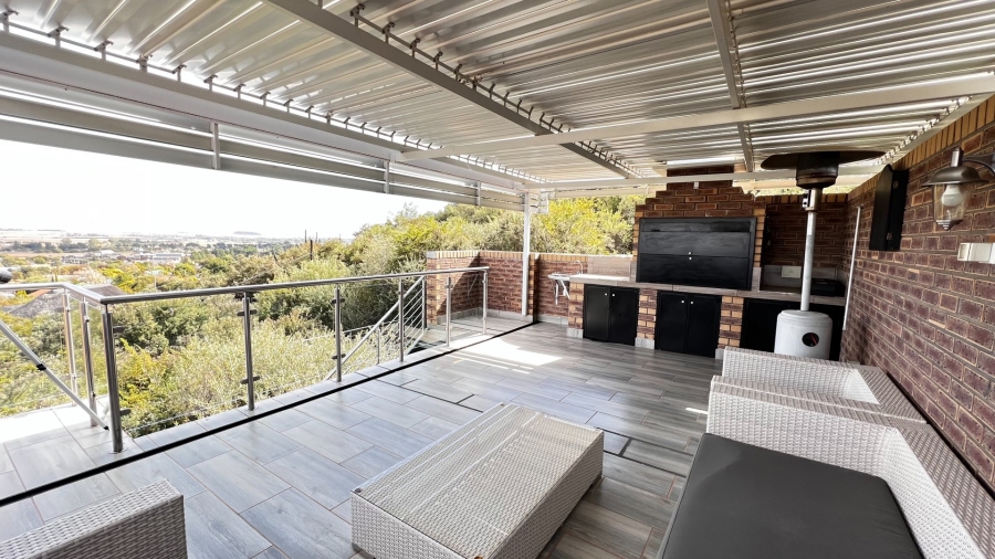 4 Bedroom Property for Sale in Langenhovenpark Free State